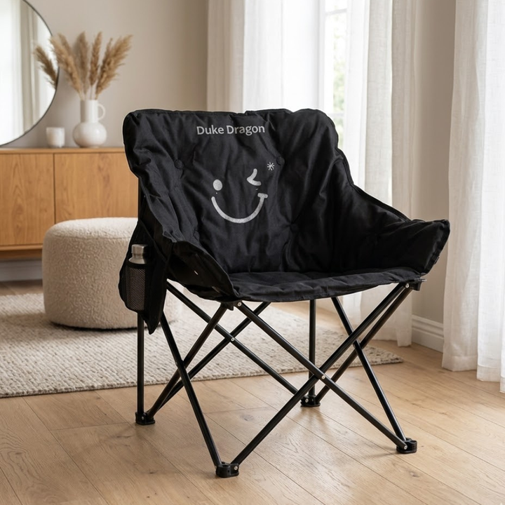 Silla de camping plegable minimalista y portátil, ideal para ocio, viaje o un relajante día de playa.