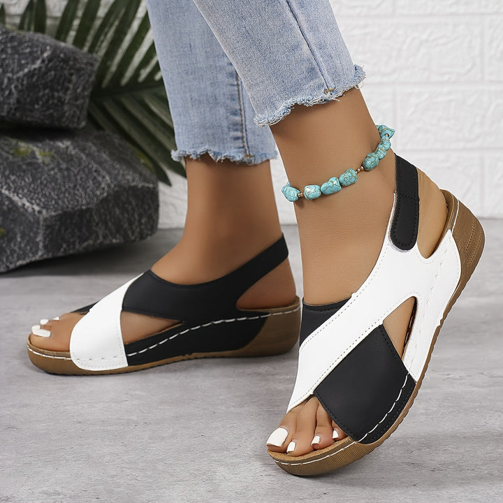 Sandalias cómodas de mujer con diseño casual y plantilla suave, excelente para caminatas diarias.