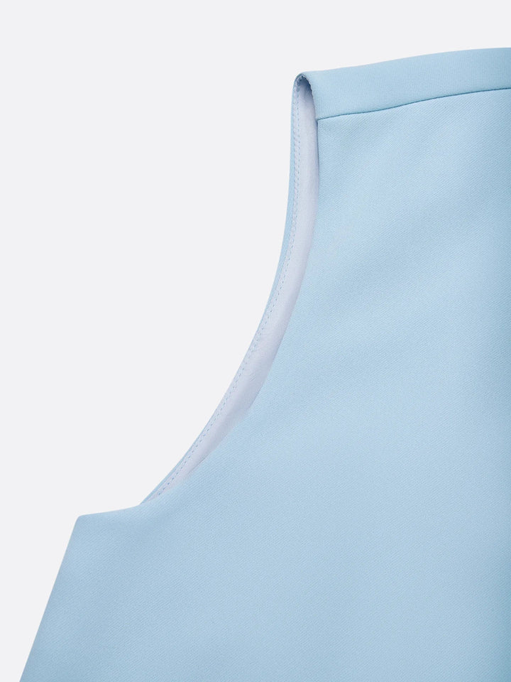 Elegante vestido midi para mujer, con favorecedor drapeado. Estilo moderno, ideal para eventos y reuniones.