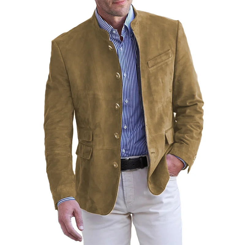 Vista frontal de americana de hombre, cuello alto abotonado. Blazer moderno y elegante para ropa de hombre.