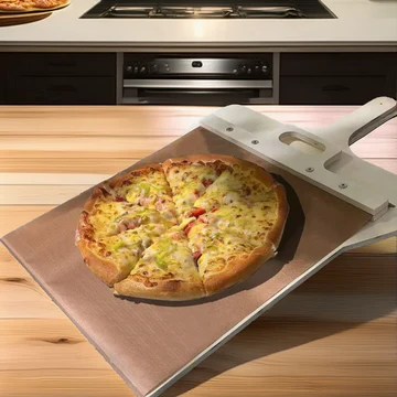 Paleta de pizza deslizante de madera para transferencia fácil del horno a la mesa. Utensilio de cocina esencial.