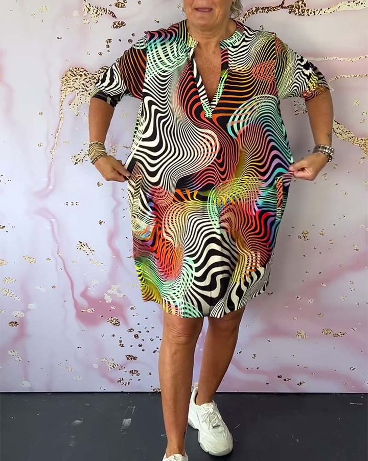 Vestido casual moderno para mujer, con diseño abstracto de ondas, cuello V y corte corto. Perfecto para el día.