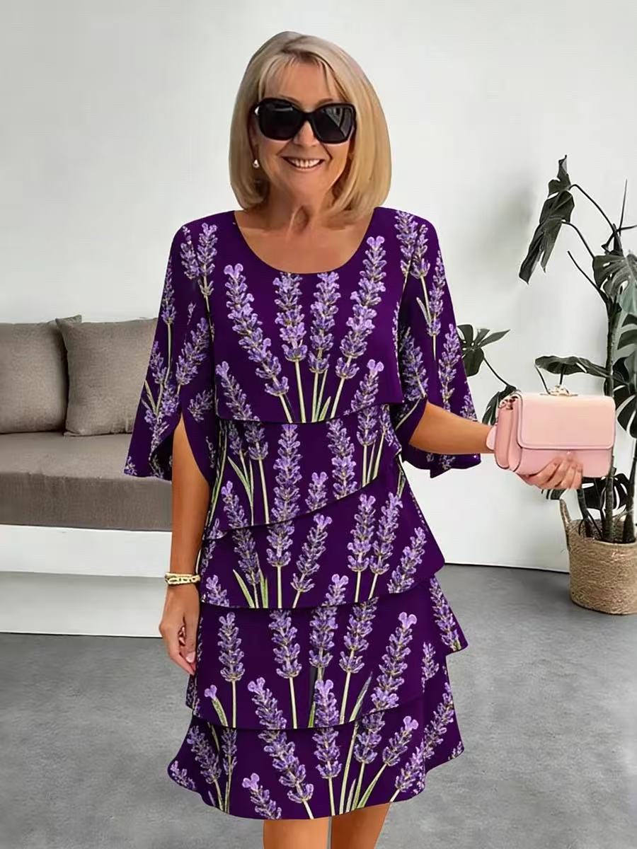 Vestido midi de mujer, estampado lavanda. Volantes escalonados, mangas abiertas. Perfecto para lucir elegante y cómoda.