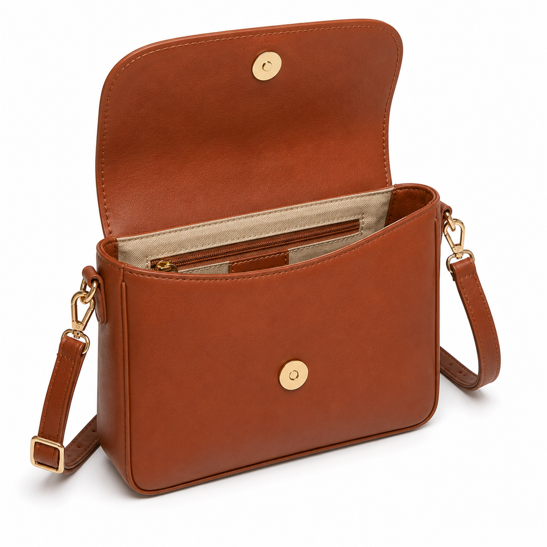 Mujer usando bolso bandolera de cuero sintético marrón. Combinación perfecta de estilo y funcionalidad.