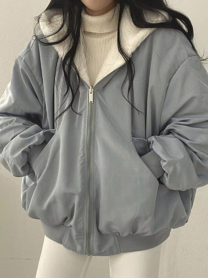 Abrigo ELSA de invierno oversize para mujer. Chaqueta con cremallera que aporta comodidad, calor y estilo a tu outfit.