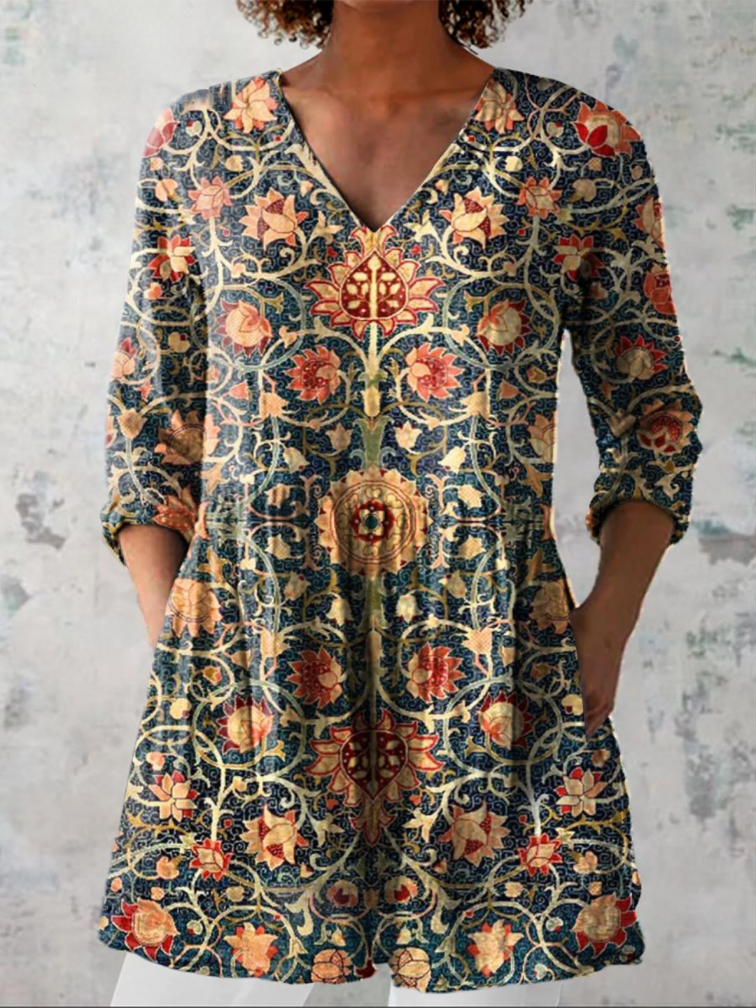 Camisa vintage fluida de mujer con cuello V largo, multicolor, ideal para verano y moda casual.