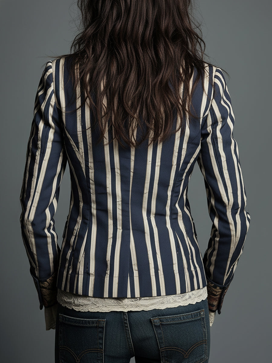 Blazer moderno con estampado floral vibrante y rayas, ideal para un look casual elegante y fresco.