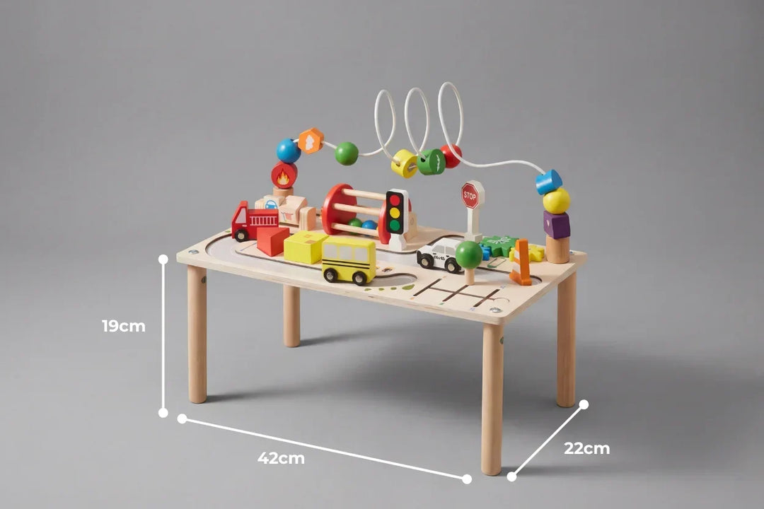 Mueble infantil educativo: mesa de actividades de madera con circuito de coches para el aprendizaje y desarrollo lúdico.