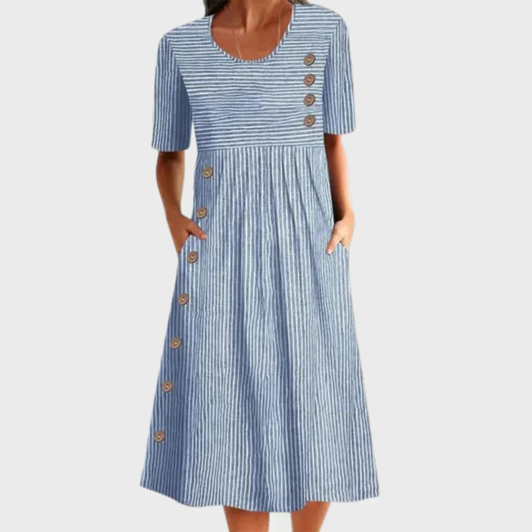 Vestido casual de mujer con rayas de algodón ligero, ideal para verano, vista frontal. Estilo cómodo y fresco.