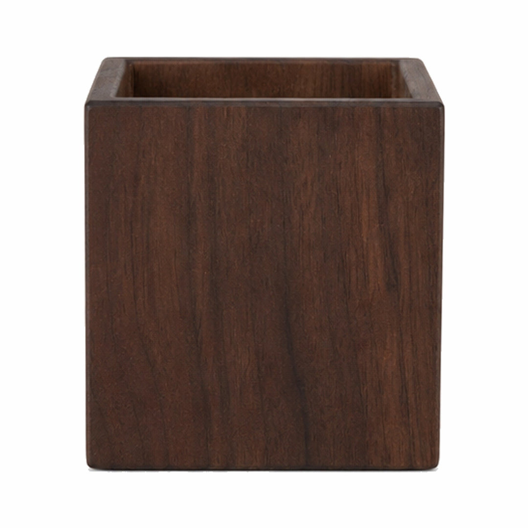 Elegante organizador de escritorio cuadrado de madera de nogal, accesorio perfecto para una oficina sofisticada.