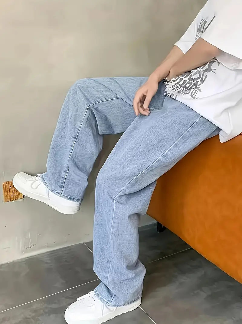 Hombre vistiendo pantalón baggy holgado oversize. Moda urbana casual de invierno, look relajado y moderno.