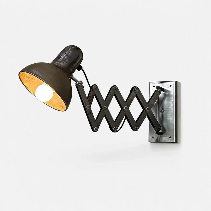 Lámpara de pared industrial ajustable con brazo de tijera, ideal para decoración retro y funcional.