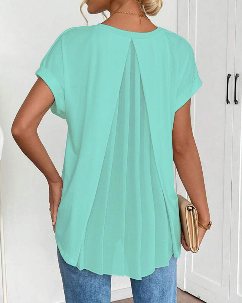Top casual de verano para mujer con escote V y mangas dobles. Moda actual y fresca.