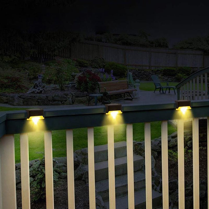 Iluminación solar LED para escaleras. Pack de 4 luces impermeables para jardín y decoración exterior.