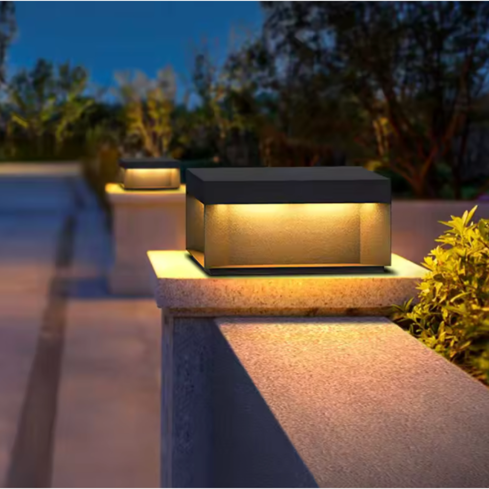 Iluminación LED para jardín, resistente al agua IP65. Foco eficiente para paisajes y caminos.