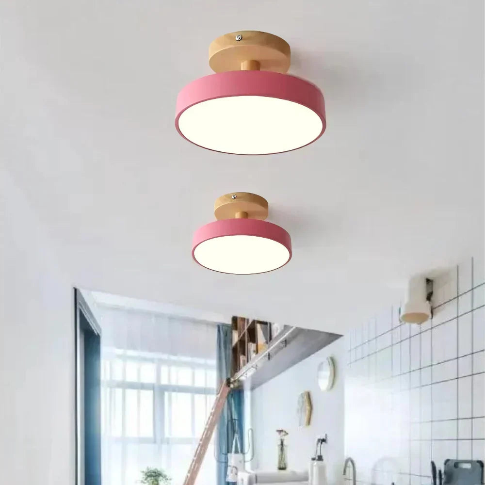 Lámpara de pasillo LED Aria, luz cálida y compacta, realza la decoración moderna.