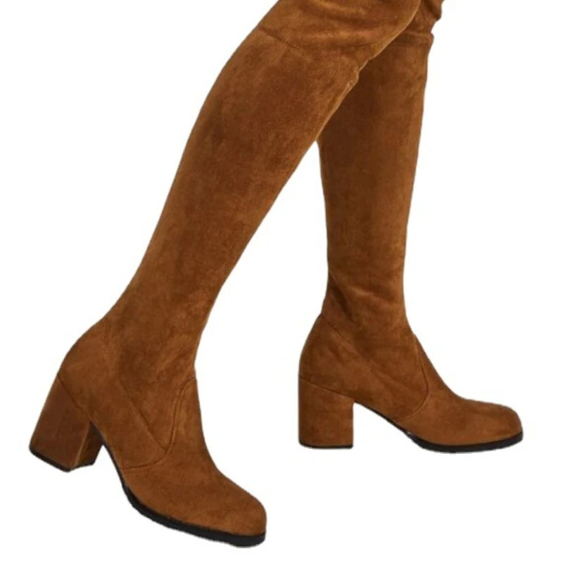 Elegantes botas de caña alta FAYE para mujer. Tacón bloque, calzado femenino cómodo y de moda para el invierno.