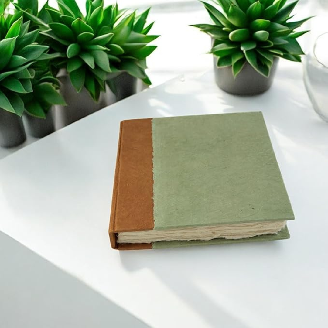 Regalo único: cuaderno artesanal Namaste de papel Lokta para escritura, diario o meditación. Diseño natural.