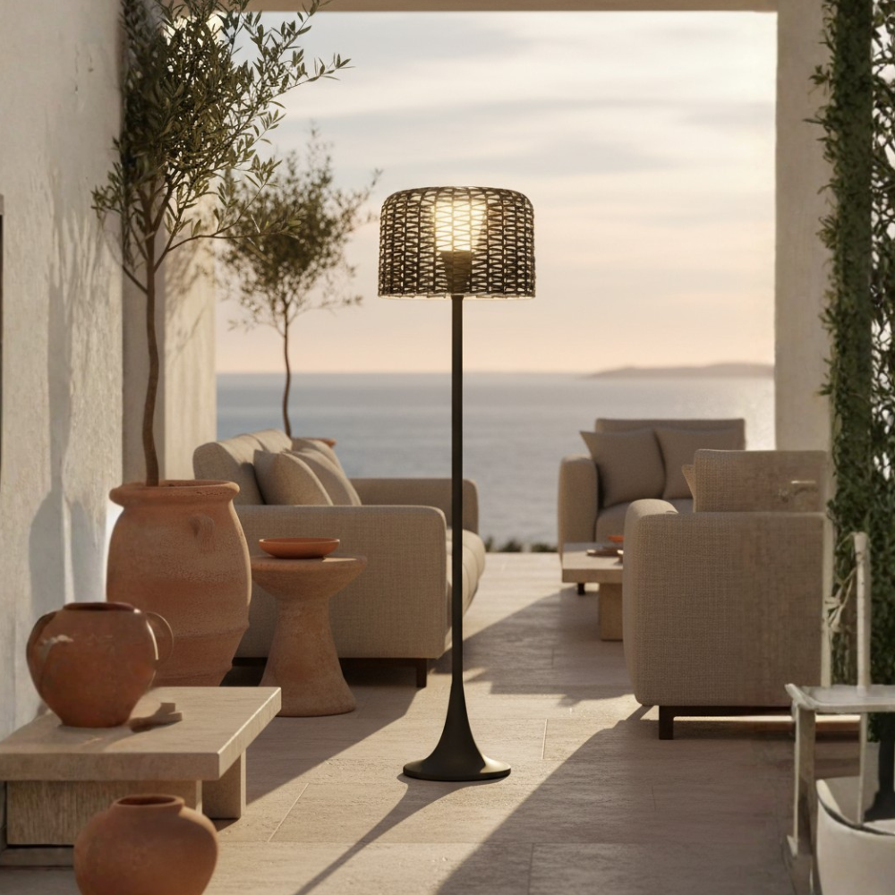 Luz solar de suelo LED impermeable para jardín. Resiste el exterior, ideal para patio y terraza.