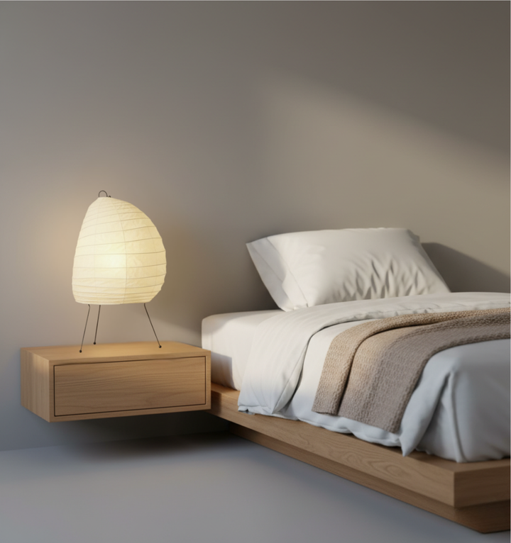 Lámpara de papel estilo Japandi, diseño japonés minimalista para iluminación ambiental.
