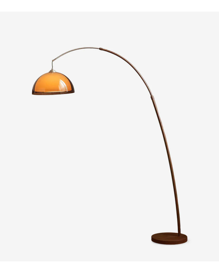 Lámpara de pie de diseño Ventoro, iluminación contemporánea con pie arqueado para tu sala de estar.