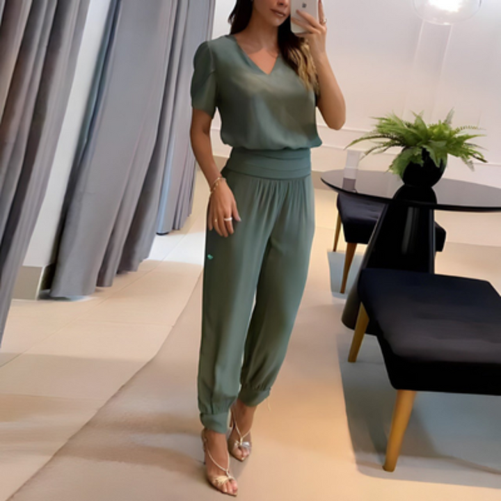 Conjunto LYA de mujer para verano, dos piezas de top y pantalón, estilo moderno casual y elegante.