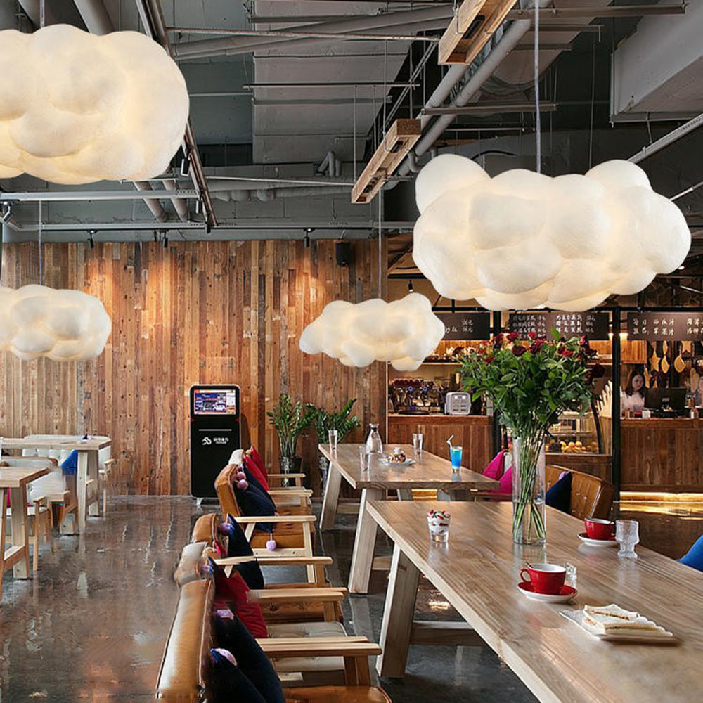 Moderna luminaria de techo LED blanca en forma de nube. Perfecta para decoración de hogar y luz eficiente.