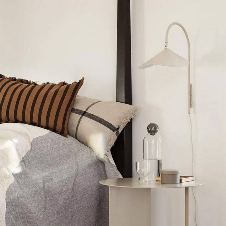 Aplique LED de pared flexible para iluminación moderna del hogar, perfecto para dormitorio y sala.