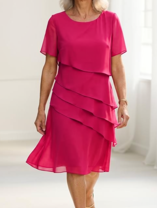 Vestido de verano para mujer: Diseño fluido con volantes. Cómodo y chic, ideal para tu estilo casual o elegante.