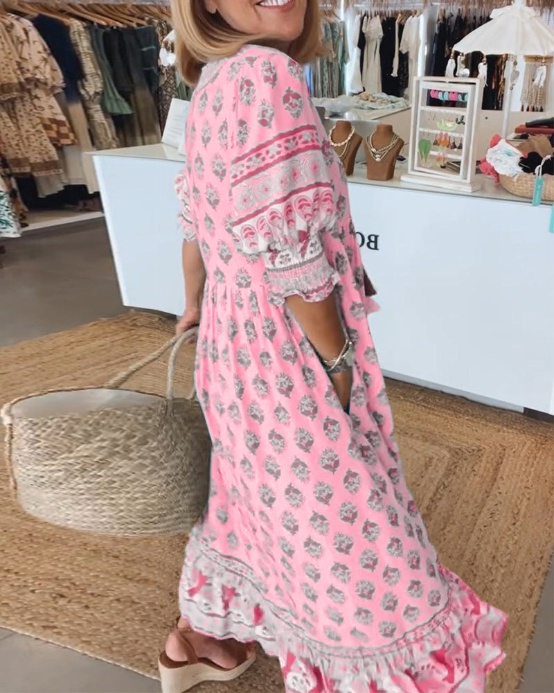 Atuendo primaveral: vestido bohemio con capas y escote V. Moda femenina, estilo casual elegante.