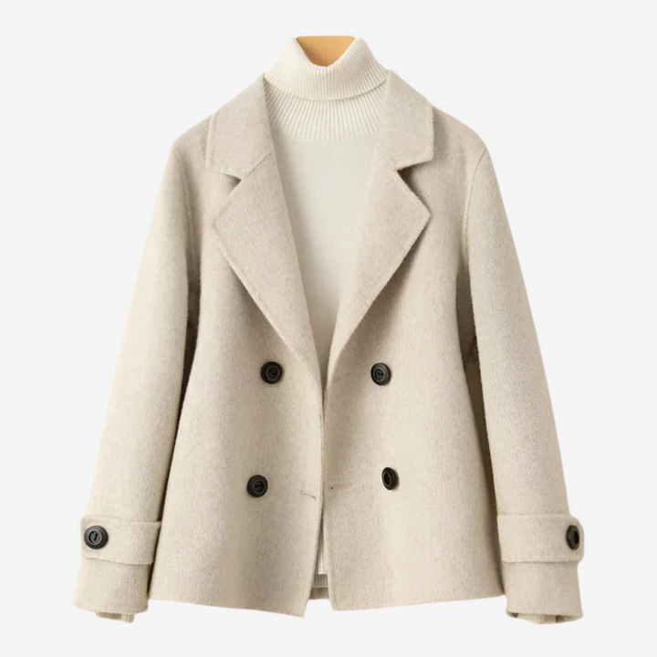 Cierre frontal de chaqueta corta clásica de mujer, diseño atemporal, ideal para ropa de abrigo elegante.
