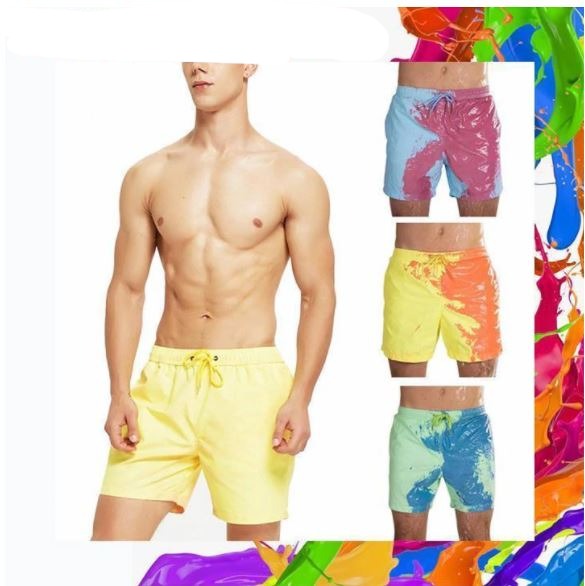 Niño feliz con shorts de baño de cambio de color. Ideal para piscina, playa, natación. Diversión asegurada este verano.