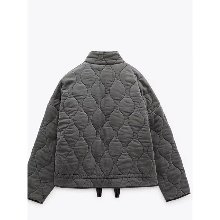Abrigo mujer acolchado con patrón diamante, ideal para invierno. Chaqueta elegante y moderna que brinda calidez.