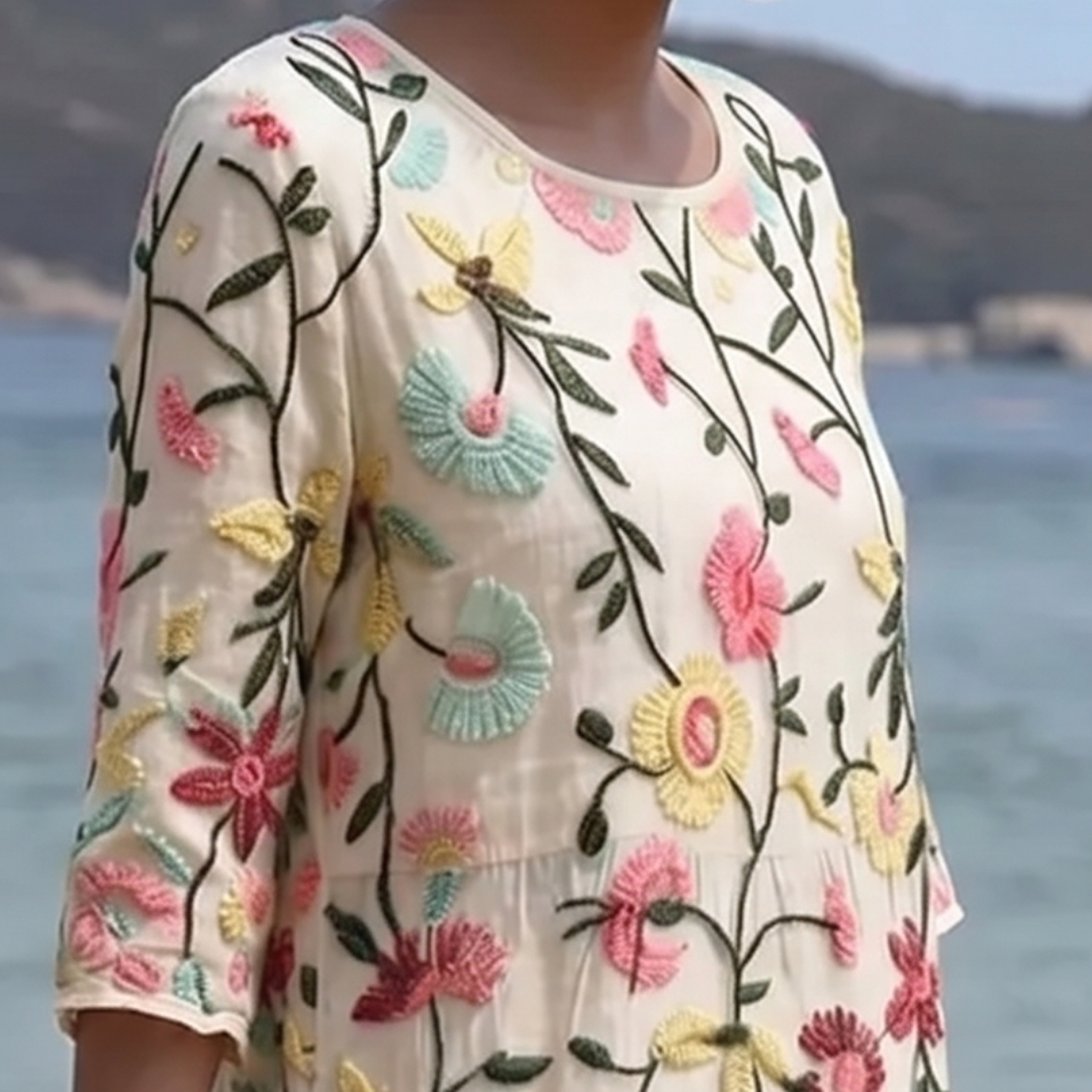 Vestido midi floral de mujer, cómodo y fresco para días soleados. Diseño bordado elegante, ideal moda de verano.