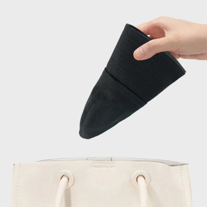 Accesorio de moda: sombrero de sol UV para mujer, esencial para protección en el verano.