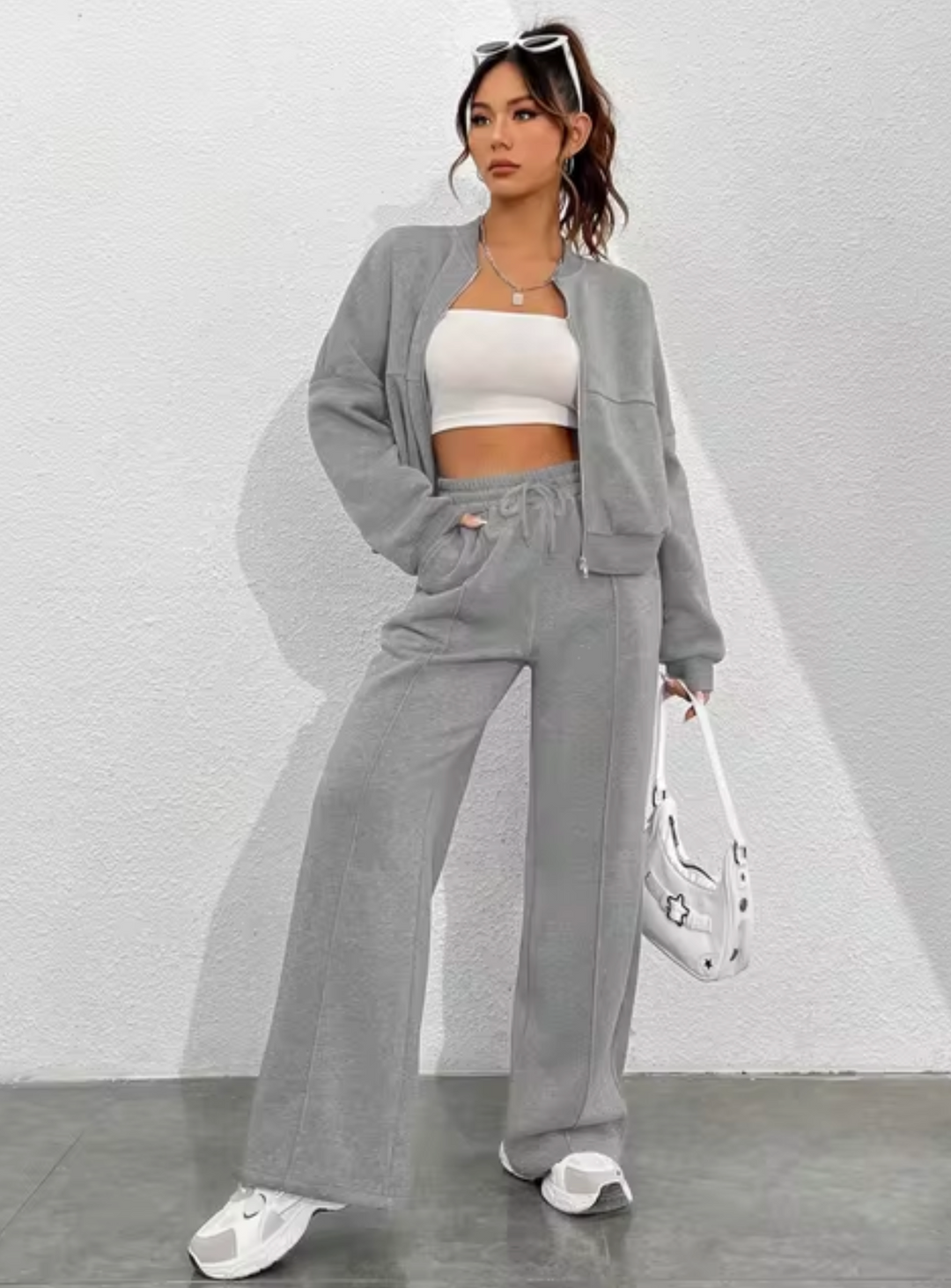 Abrigo y jogging para mujer, un conjunto casual perfecto para el frío de otoño e invierno.