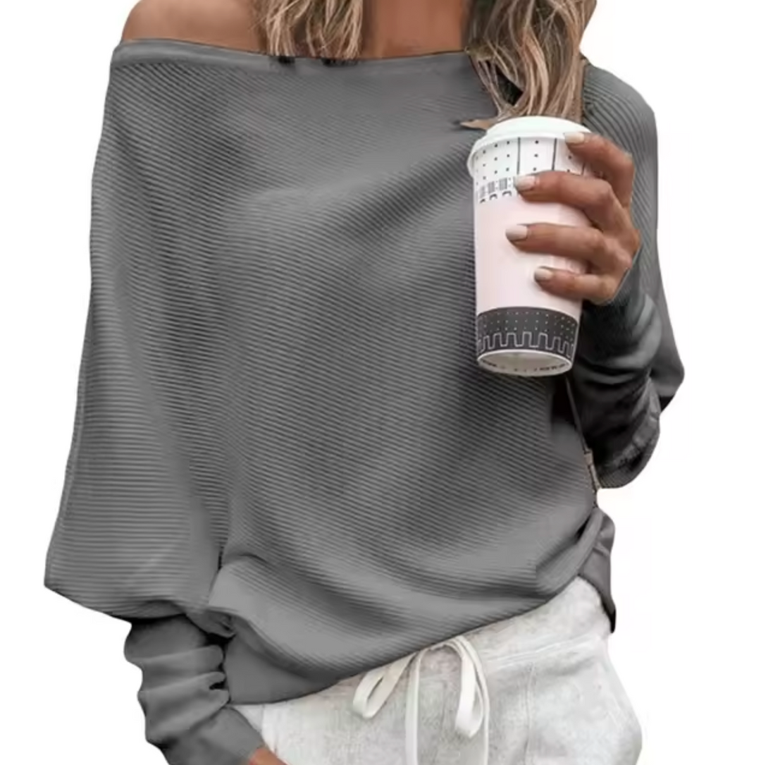 Blusa femenina LEILA off-shoulder elegante, con manga larga y escote barco. Estilo sofisticado para eventos o casual.