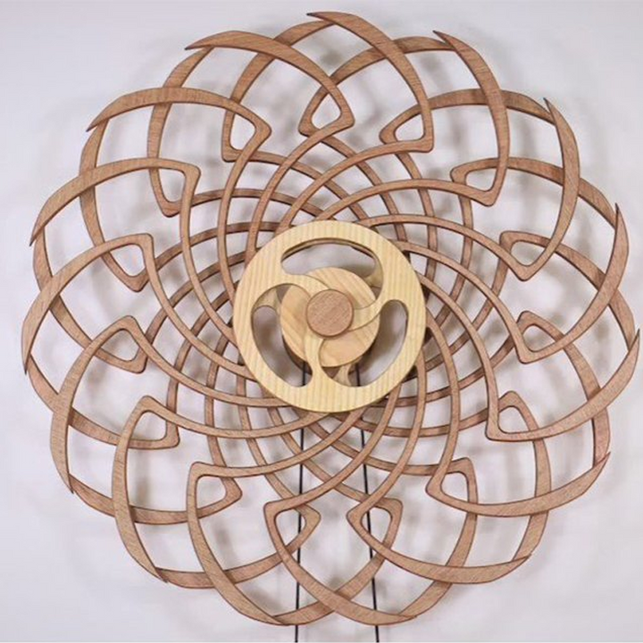 Obra de arte cinética en madera, diseño abstracto que evoca movimiento y serenidad. Decoración moderna para el hogar.