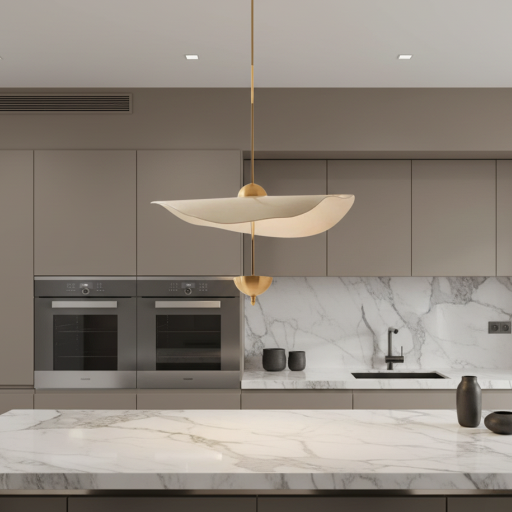 Moderno colgante LED Lotus para cocina, ofrece luz brillante y diseño natural elegante.