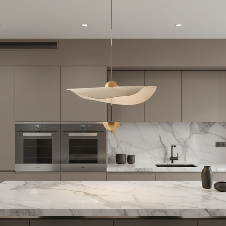 Moderno colgante LED Lotus para cocina, ofrece luz brillante y diseño natural elegante.