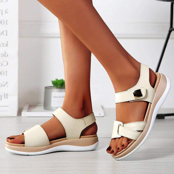 Sandalias mujer cómodas y elegantes con soporte de arco. Calzado ideal para verano, moda femenina y caminatas.