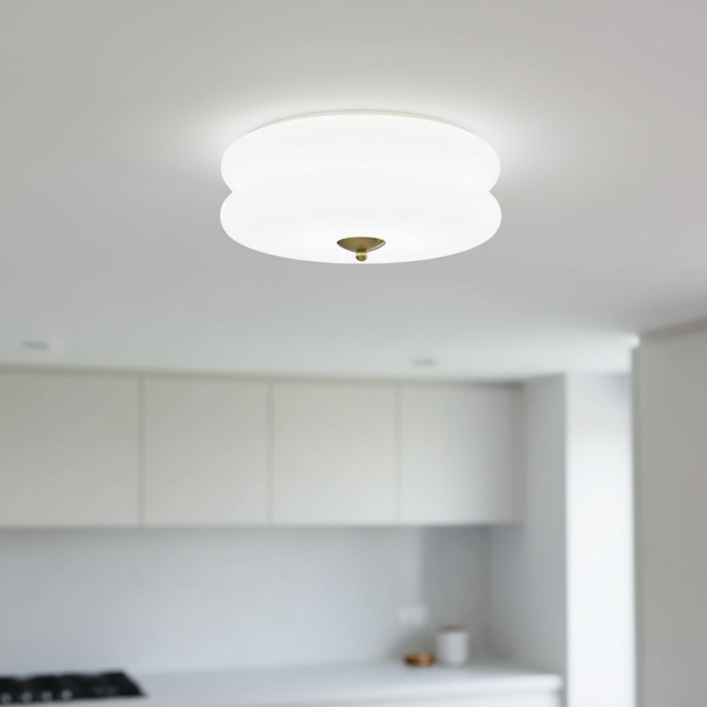 Elegante lámpara de techo Art Decó, ideal para iluminación interior y decoración con luz cálida.