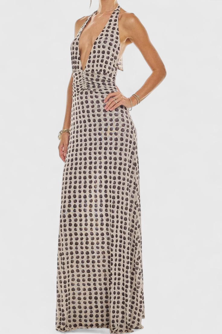Vestido largo de mujer con estampado de lunares, cuello halter fruncido, moda veraniega y casual.
