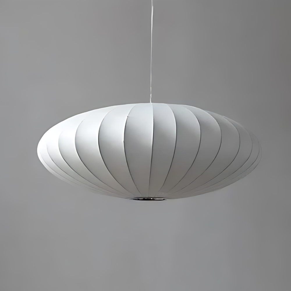 Lámpara colgante de seda sintética, luz suave para iluminación ambiente en cualquier hogar moderno.