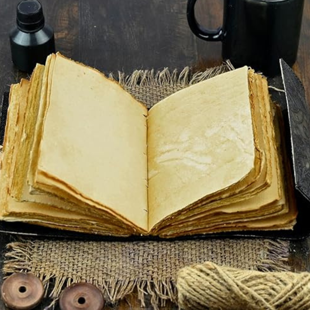 Cuaderno compacto de cuero envejecido con cerradura, perfecto para escritura, notas y regalo especial.