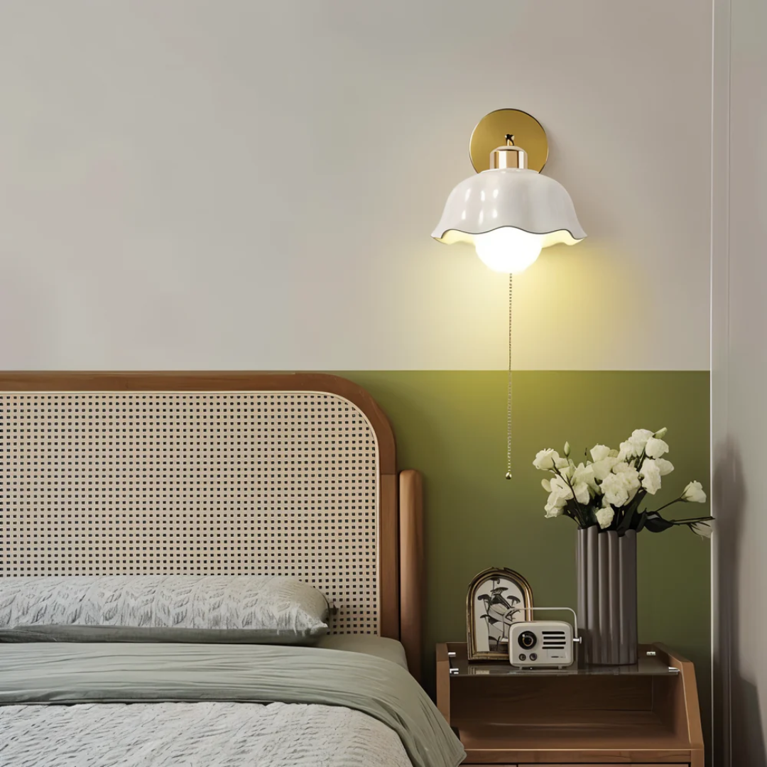 Aplique de pared LED romántico con luz cálida para pasillo y decoración del hogar. Iluminación interior.