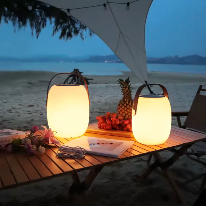 Lámpara solar LED ecológica para balcón, energía renovable para tu espacio exterior.