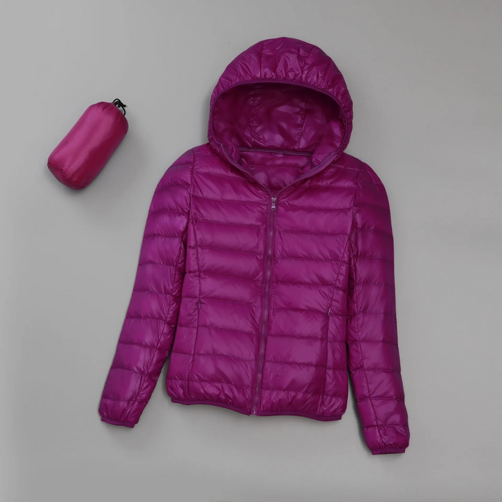 Abrigo largo de invierno para mujer, con capucha. Diseño elegante y cálido para la moda femenina, ideal contra el frío.