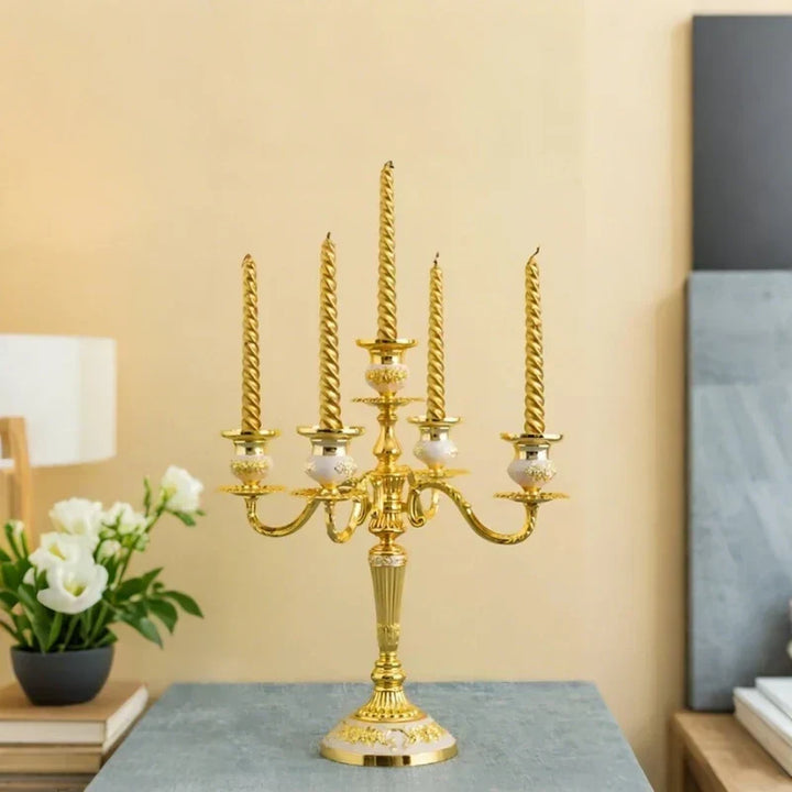 Candelabro de lujo de 5 brazos, diseño clásico vintage en metal, acento perfecto para tu hogar.