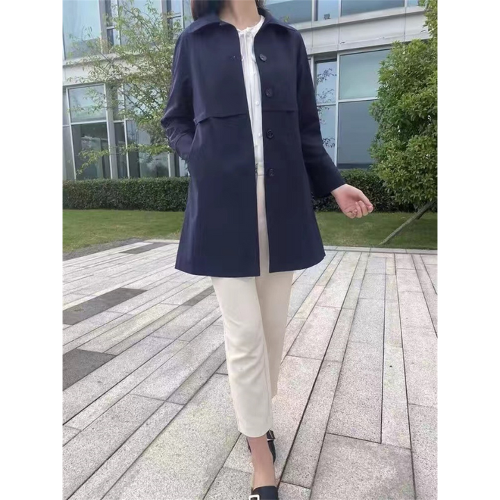 Moda femenina: Abrigo clásico entallado NOBELLA. Prenda versátil ideal para un look elegante.